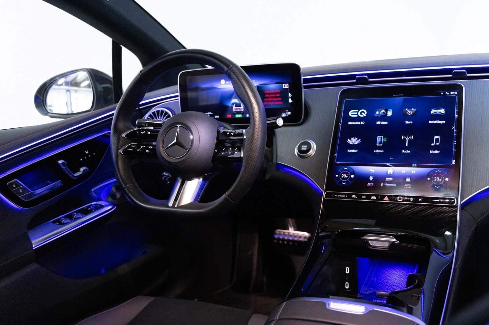 Grå Mercedes EQE350 fra 2024