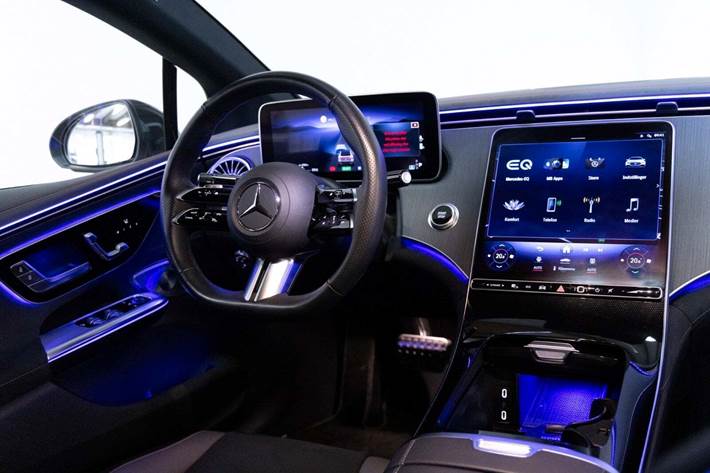 Grå Mercedes EQE350 fra 2024