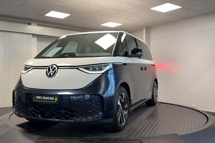 Blå VW ID.Buzz fra 2023 set udefra