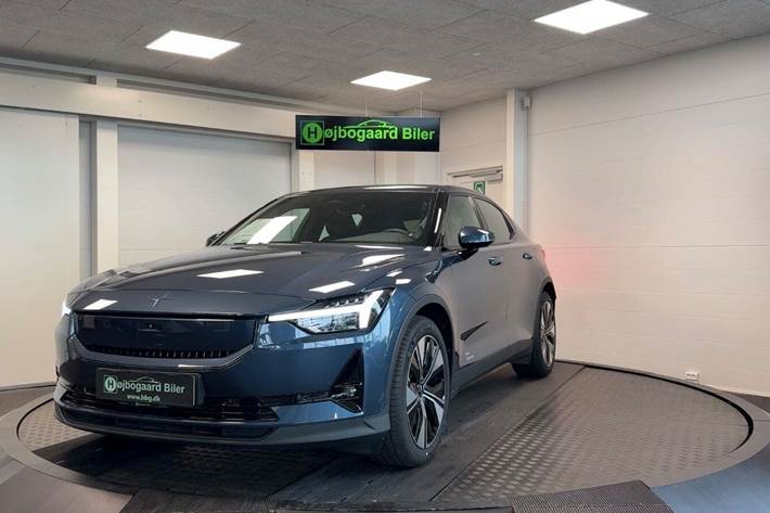 Blå Polestar 2 fra 2024 set udefra