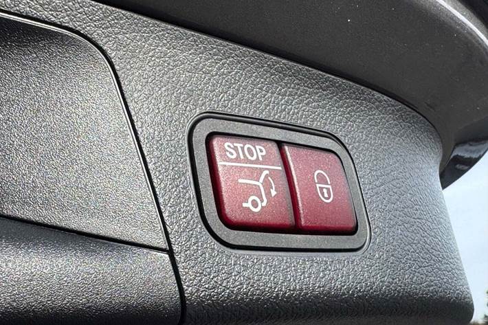 Grå Mercedes EQA300 fra 2024