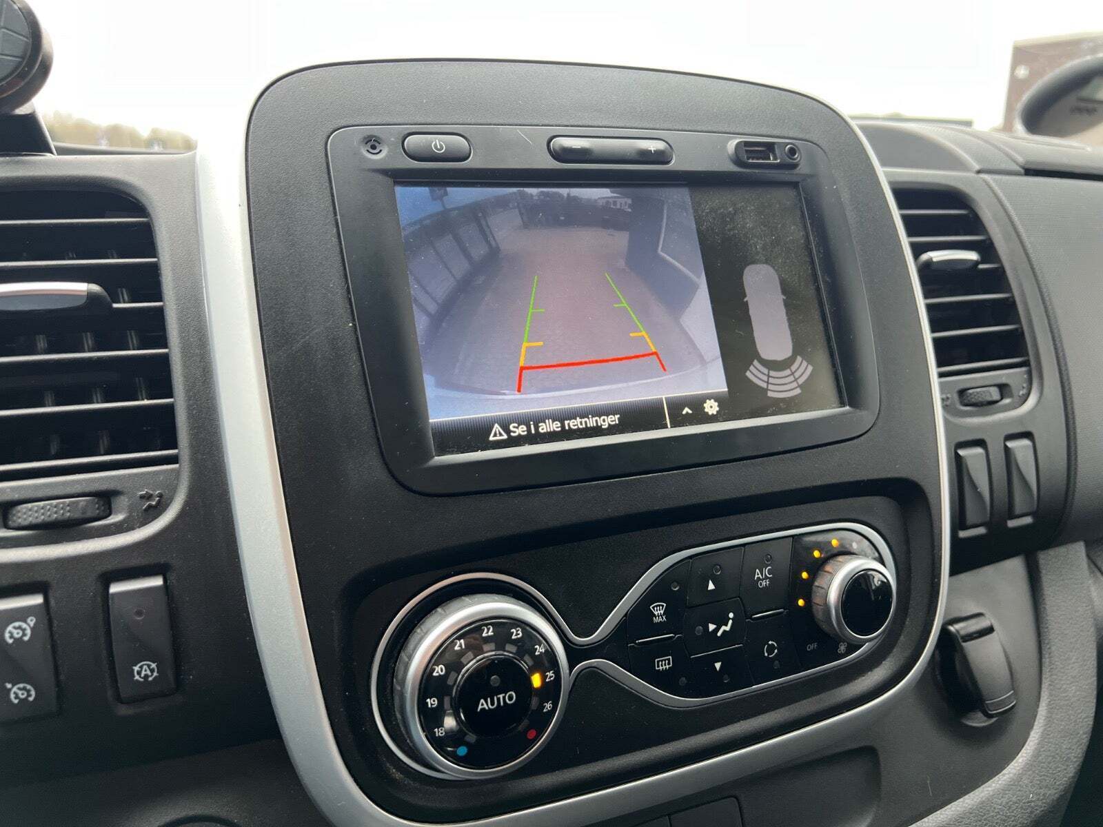 Hvid Nissan NV300 fra 2019