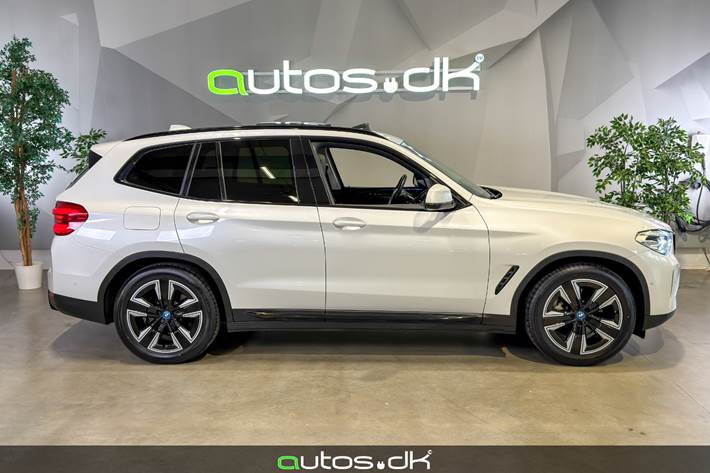 Hvid BMW iX3 fra 2021