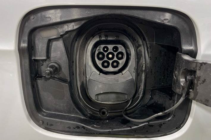 Hvid Skoda Enyaq fra 2023