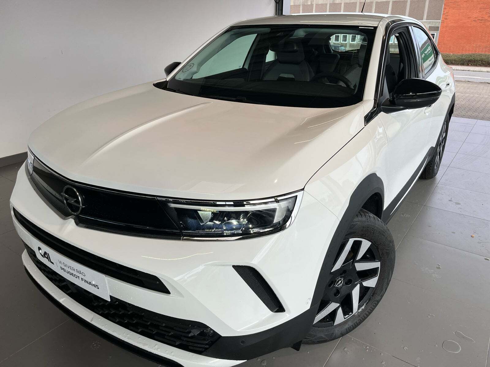 Hvid Opel Mokka-e fra 2024