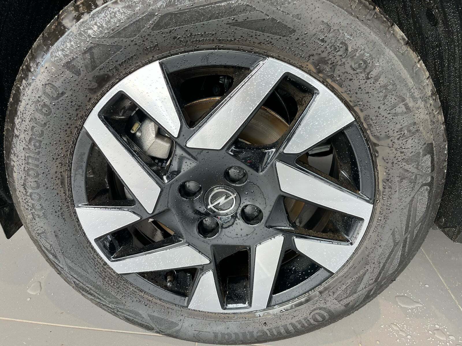 Hvid Opel Mokka-e fra 2024