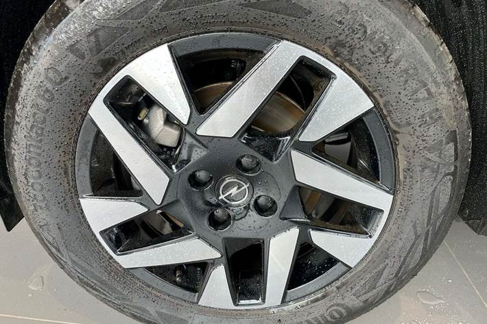 Hvid Opel Mokka-e fra 2024