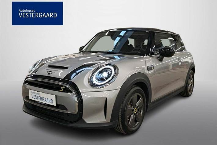 Sølv Mini Cooper E fra 2024 set udefra