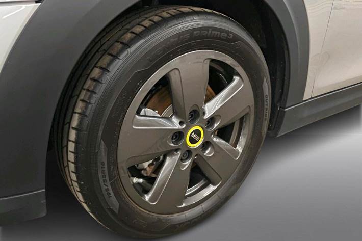 Sølv Mini Cooper E fra 2024