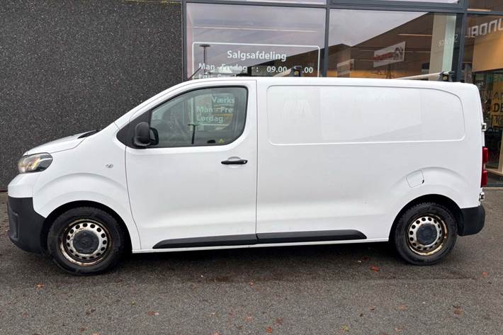 Hvid Toyota ProAce fra 2018