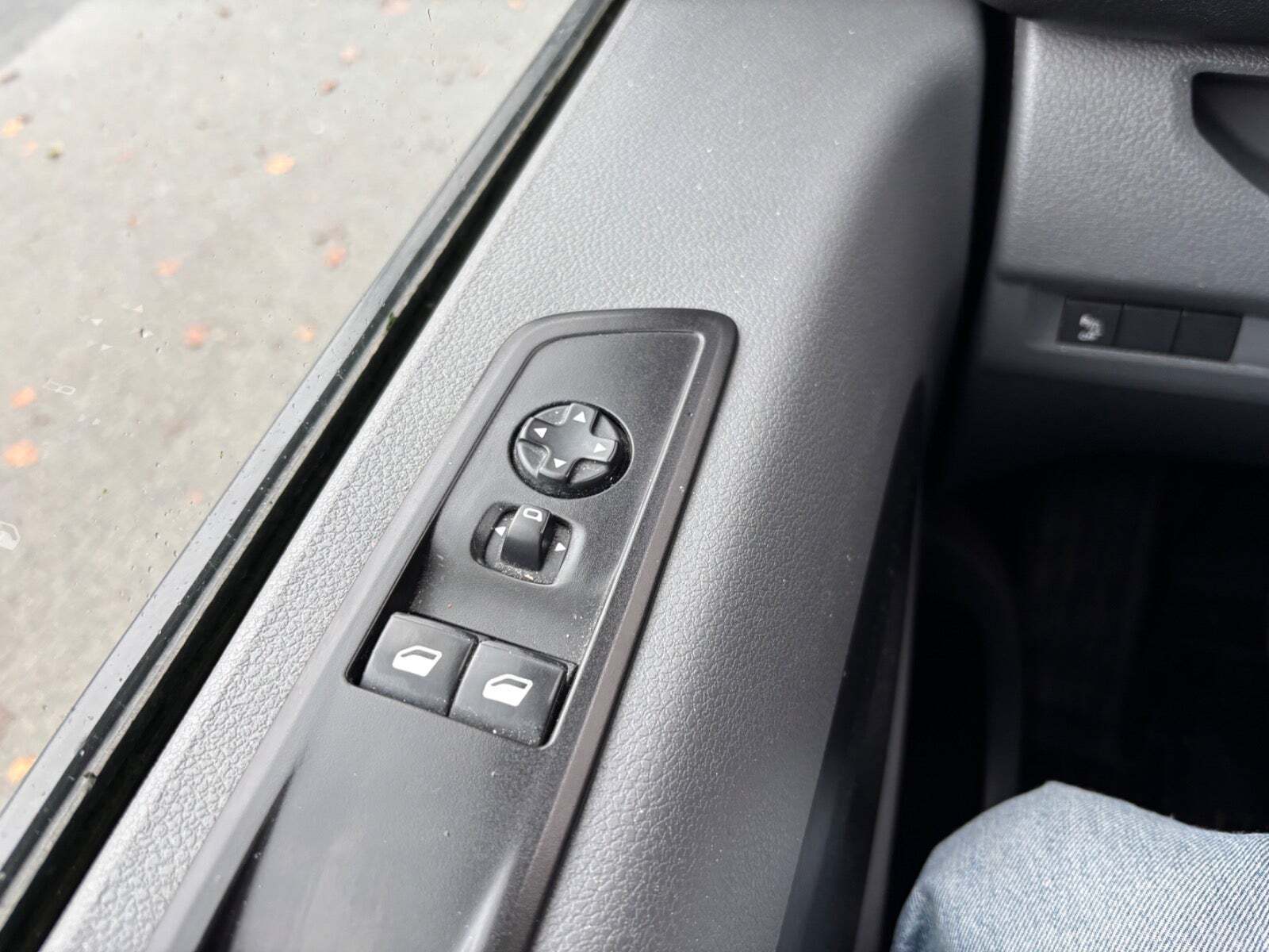 Hvid Toyota ProAce fra 2018