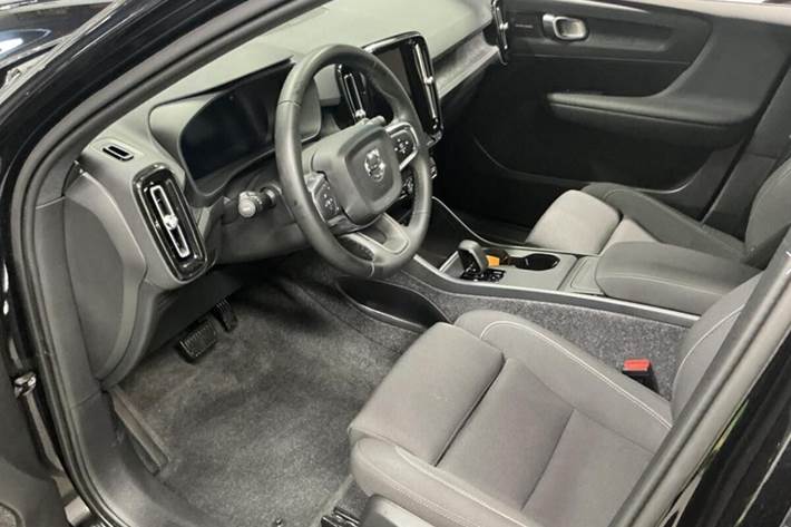 Sort Volvo EX40 fra 2025