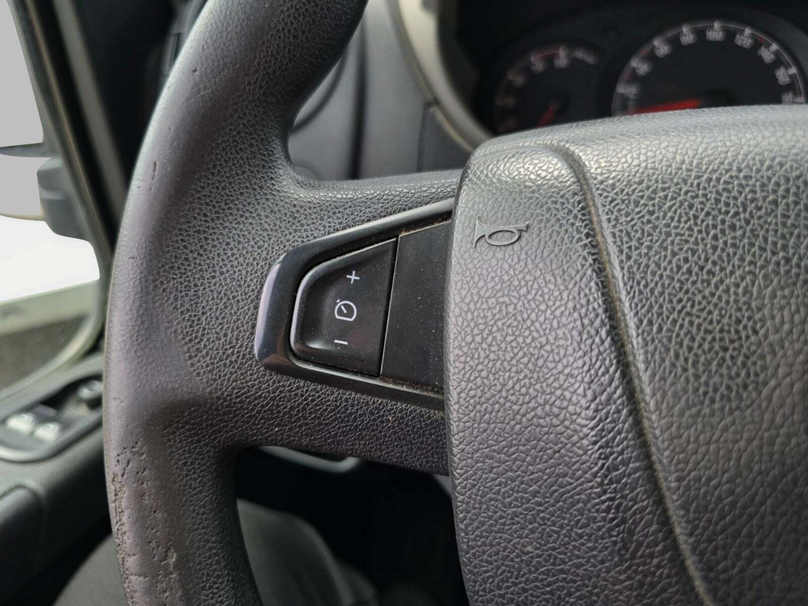 Hvid Opel Movano fra 2016