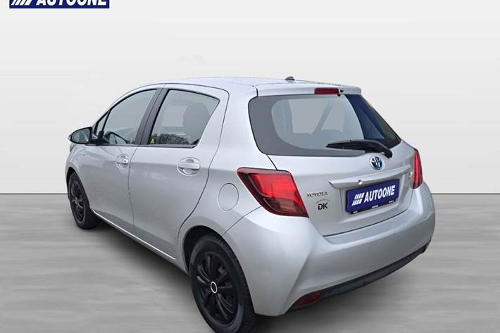 Sølv Toyota Yaris fra 2014