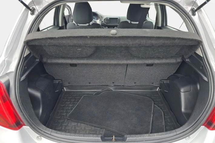 Sølv Toyota Yaris fra 2014