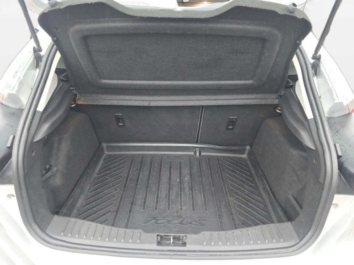 Grå Ford Focus fra 2015