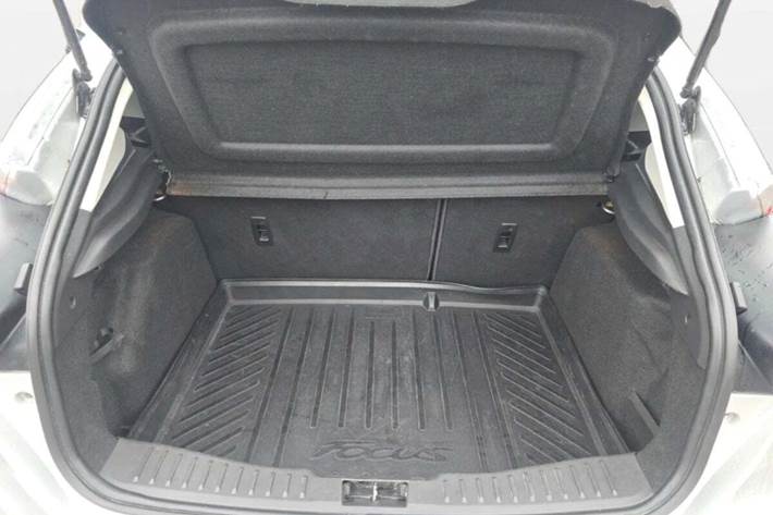 Grå Ford Focus fra 2015