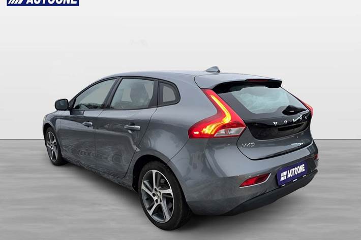Grå Volvo V40 fra 2018