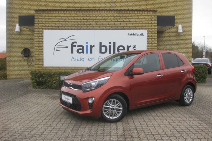 Rød Kia Picanto fra 2022 set udefra
