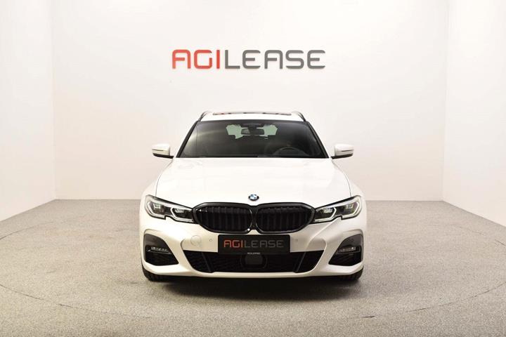 Hvid BMW 330e fra 2020