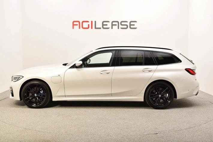 Hvid BMW 330e fra 2020