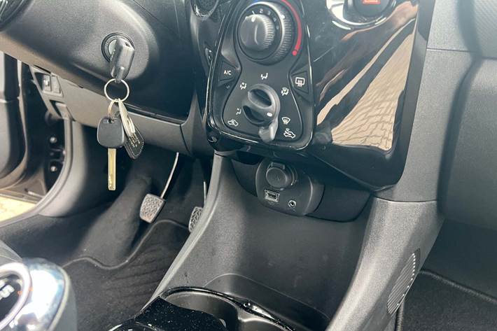 Sort Peugeot 108 fra 2018