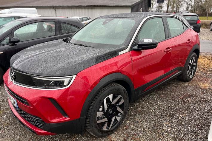 Rød Opel Mokka-e fra 2023