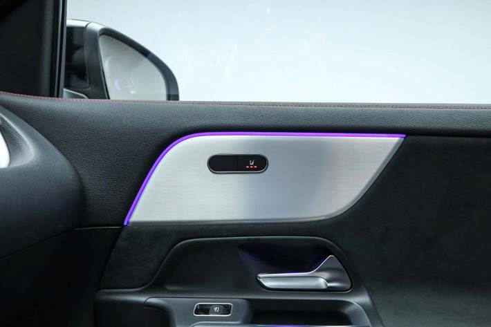 Grå Mercedes EQA350 fra 2023