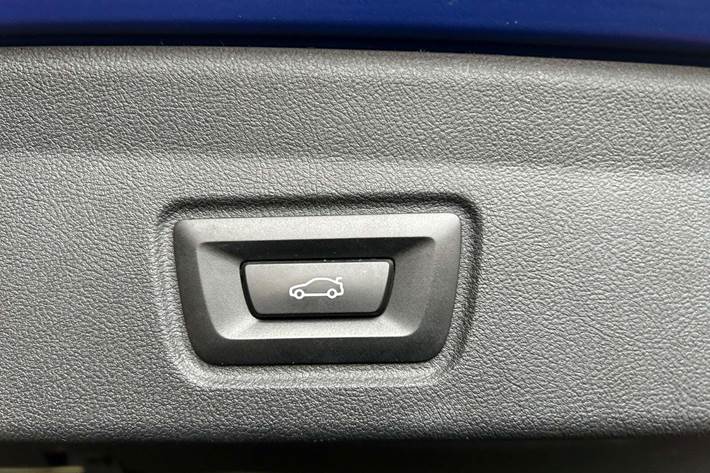 Blå BMW i4 fra 2023