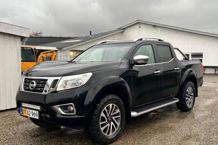 Sort Nissan Navara fra 2016