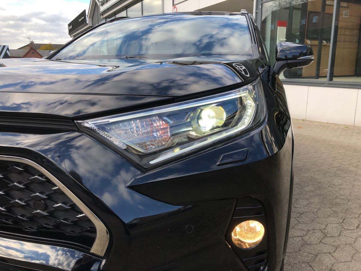 Sort Toyota RAV4 fra 2021