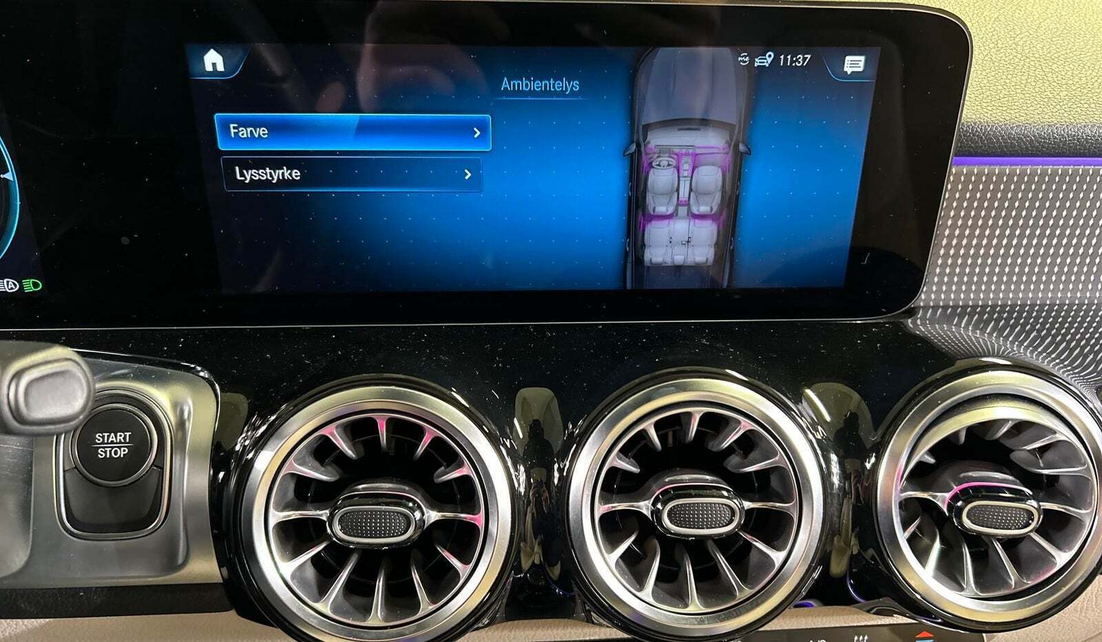 Sølv Mercedes EQB250 fra 2022