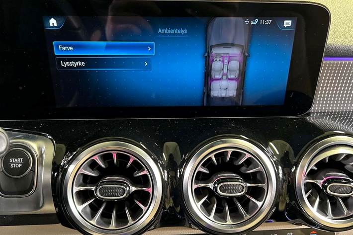 Sølv Mercedes EQB250 fra 2022