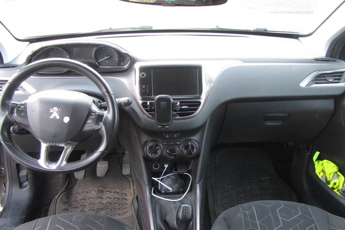 Grå Peugeot 2008 fra 2014