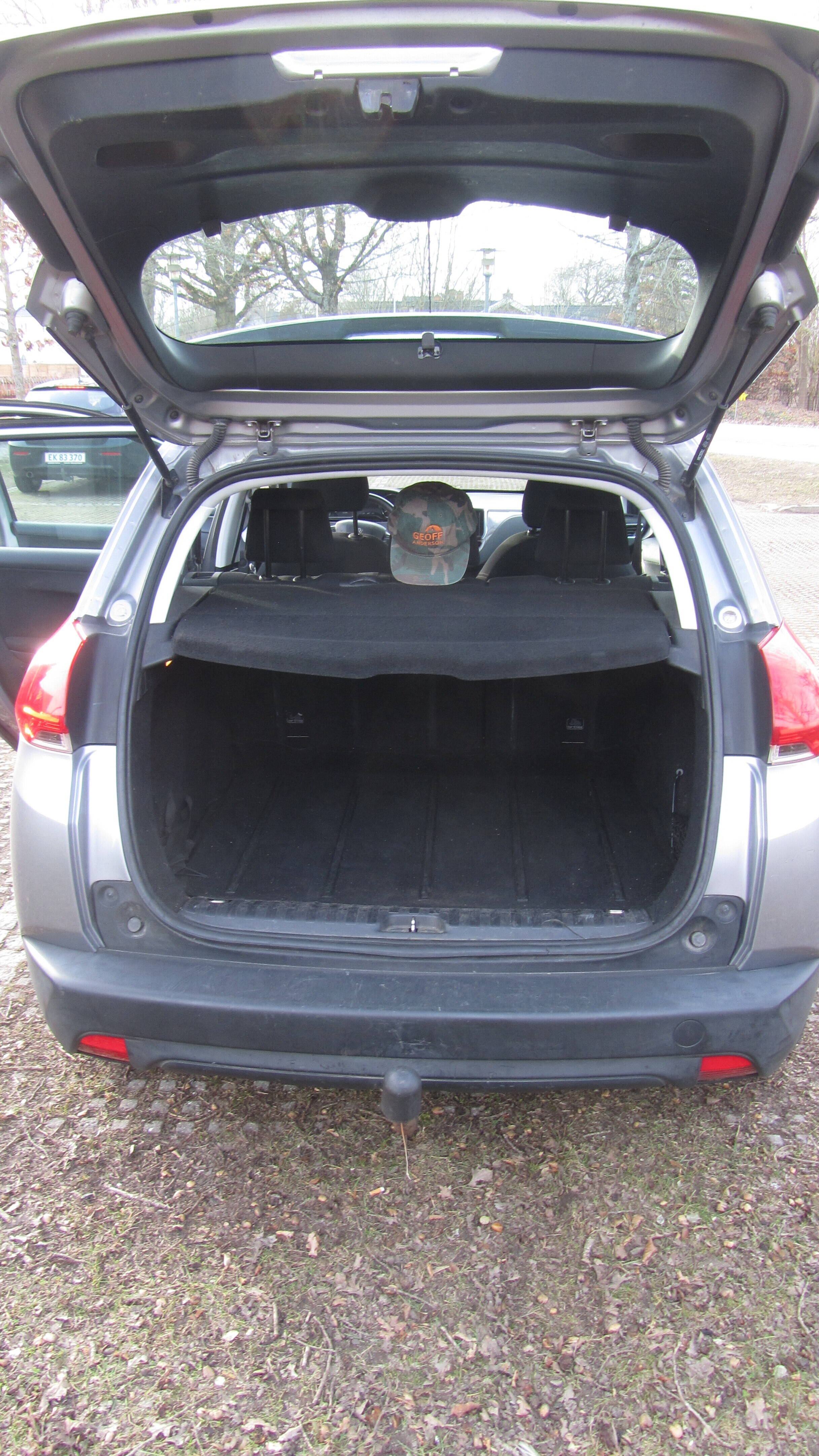 Grå Peugeot 2008 fra 2014