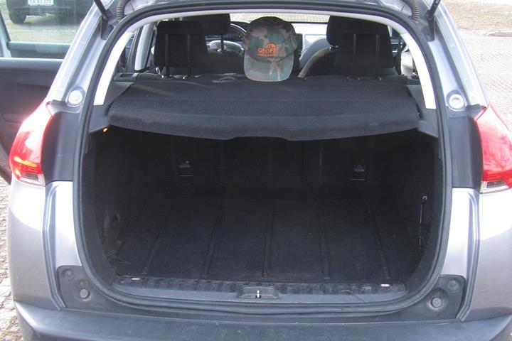 Grå Peugeot 2008 fra 2014