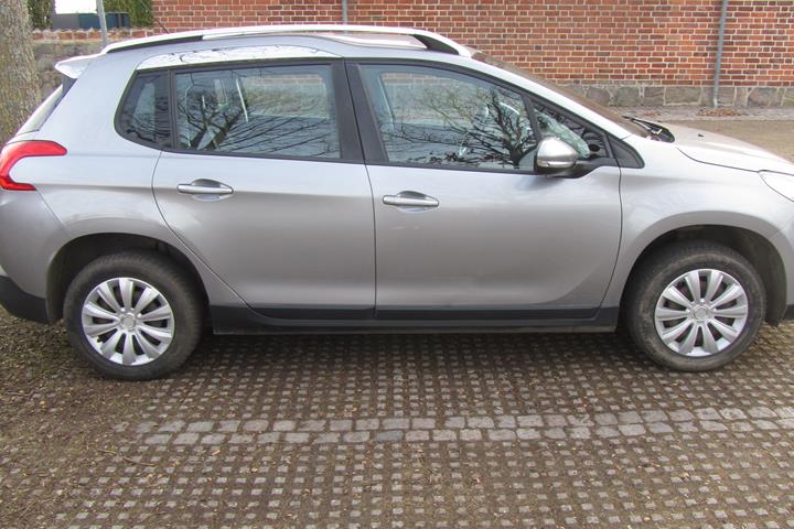 Grå Peugeot 2008 fra 2014