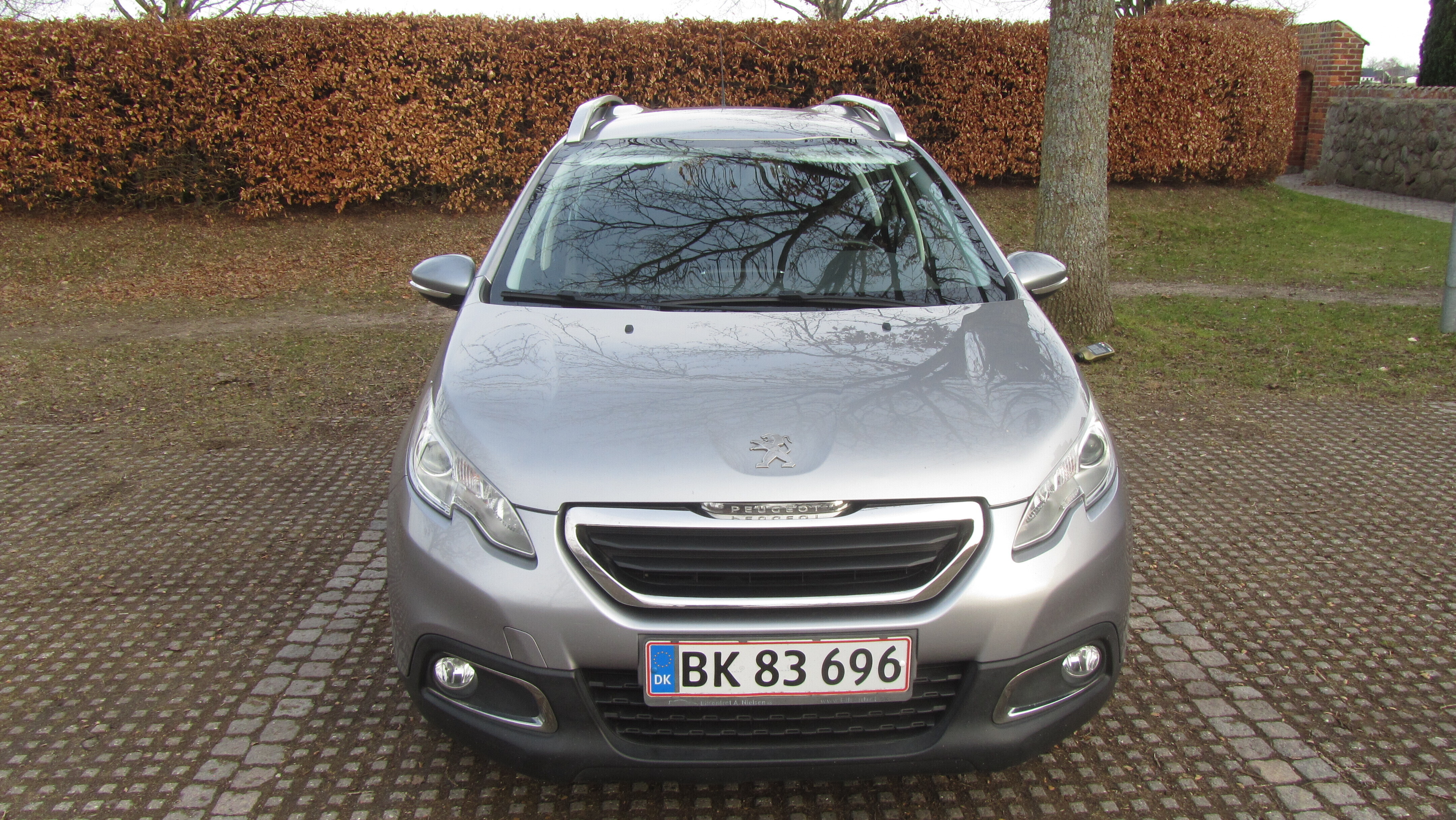 Grå Peugeot 2008 fra 2014