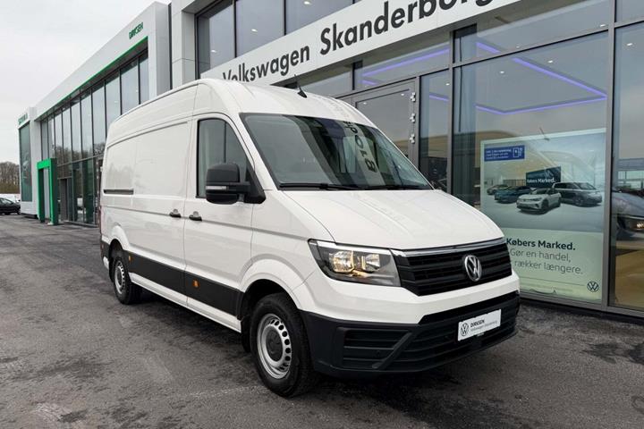 Gul VW Crafter 35 fra 2022