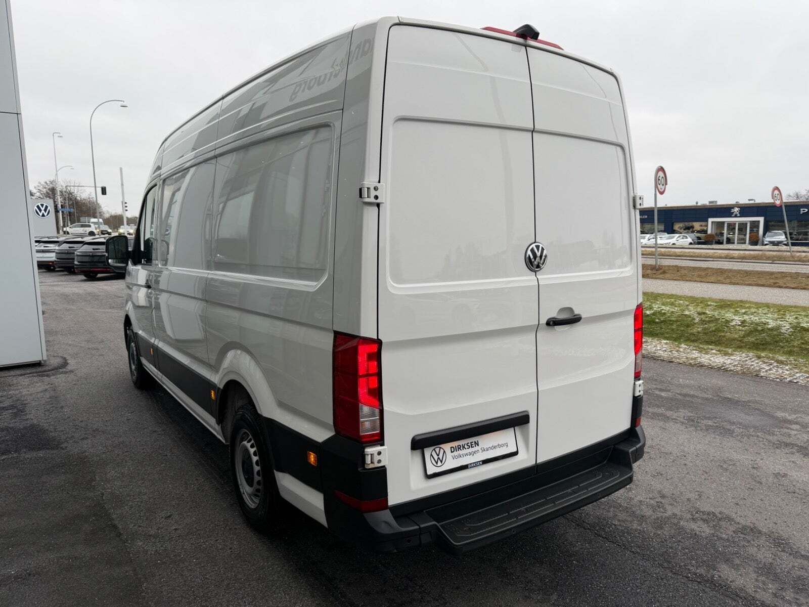 Gul VW Crafter 35 fra 2022