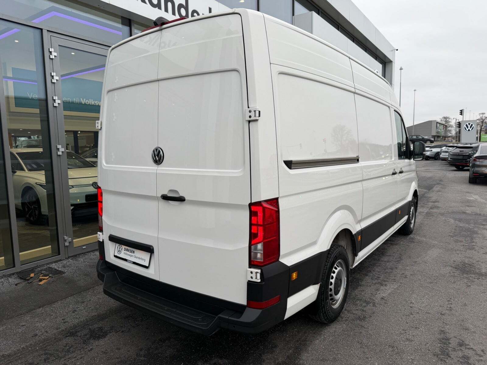 Gul VW Crafter 35 fra 2022
