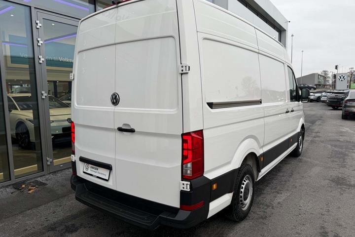 Gul VW Crafter 35 fra 2022