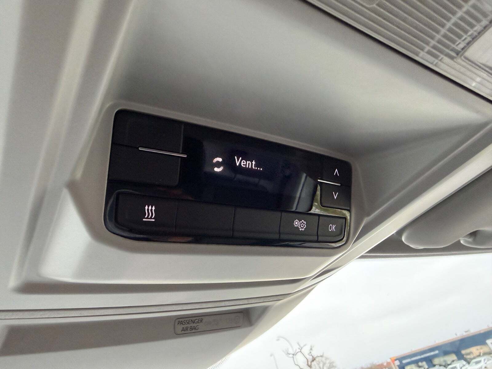 Gul VW Crafter 35 fra 2022