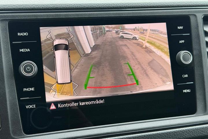 Gul VW Crafter 35 fra 2022