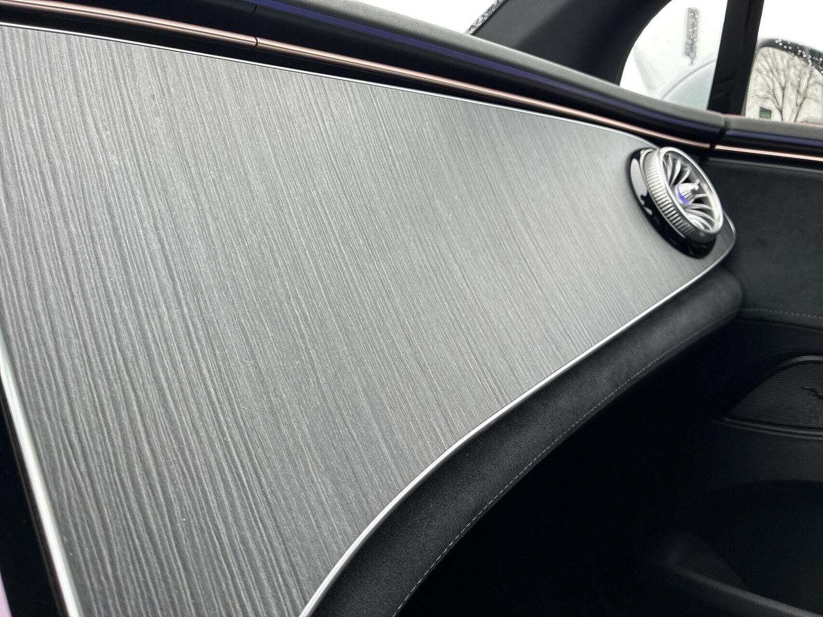 Sølv Mercedes EQE350+ fra 2023