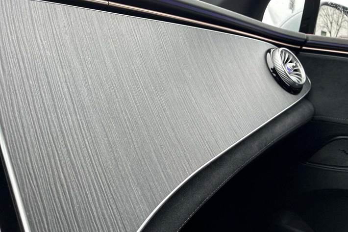 Sølv Mercedes EQE350+ fra 2023