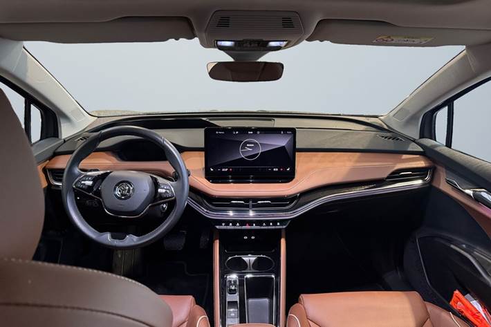 Grå Skoda Enyaq fra 2023