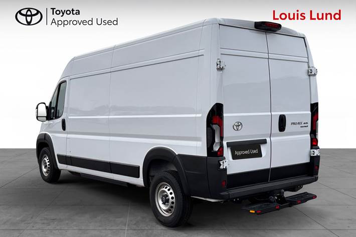 Hvid Toyota Proace Max Electric fra 2025