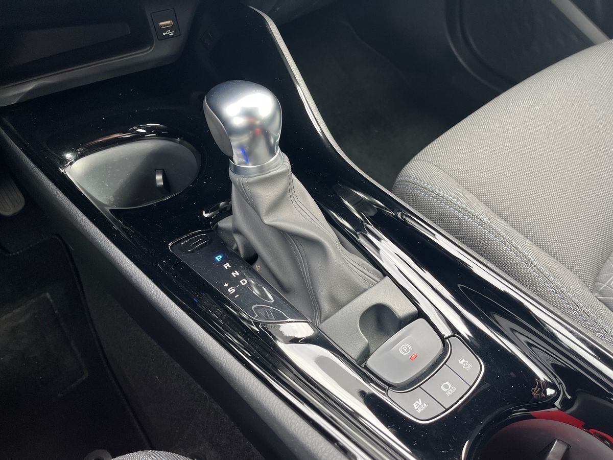 Rød Toyota C-HR fra 2020