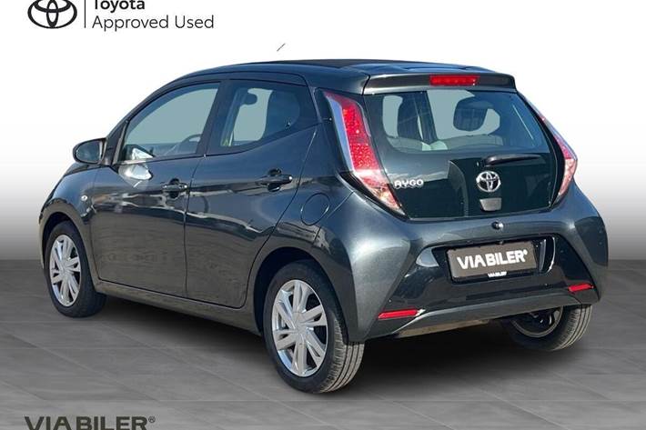 Grå Toyota Aygo fra 2017